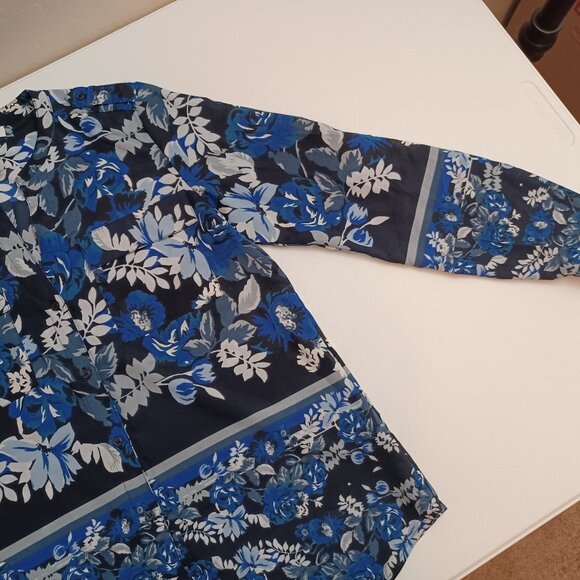 Women's Calvin Klein Blue Hawaiian Button Up Shirt with No Care Tag and No Size - Picture 12 of 12